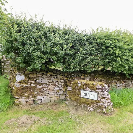14 Hill Close