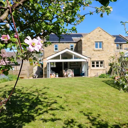 14 Hill Close