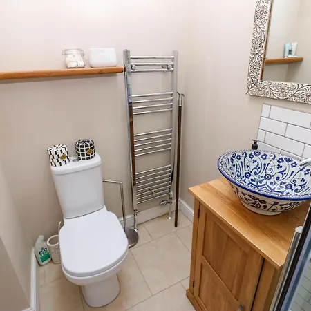 14 Hill Close Tatil Evi *
