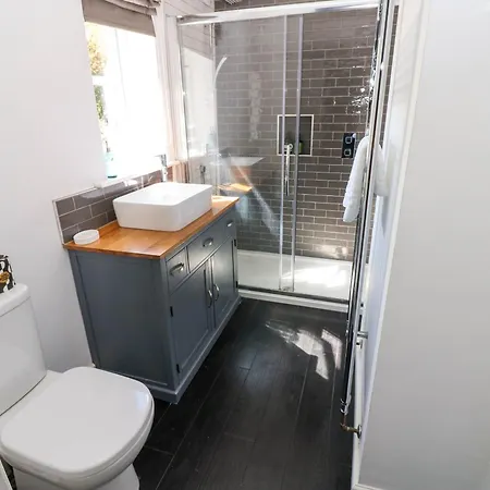 14 Hill Close Holiday home