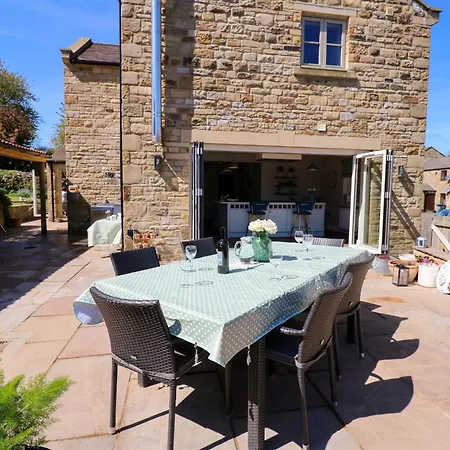 14 Hill Close Holiday home