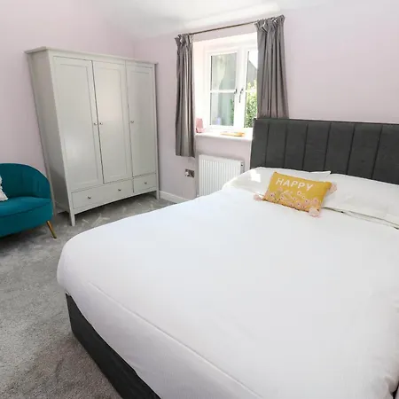 14 Hill Close Holiday home