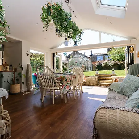 14 Hill Close Holiday home *